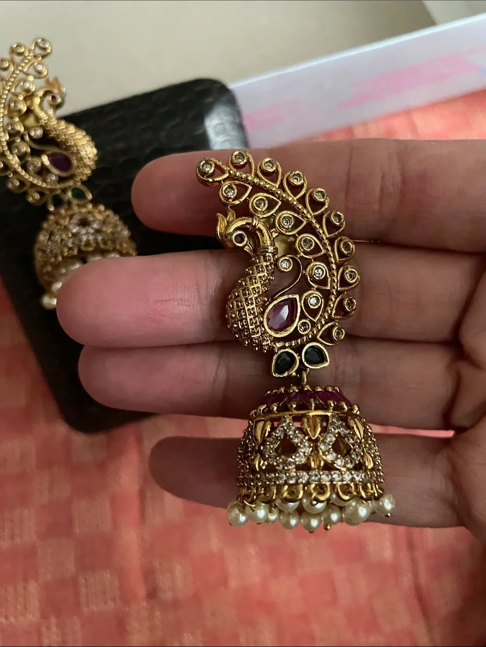 N/A elegant gold